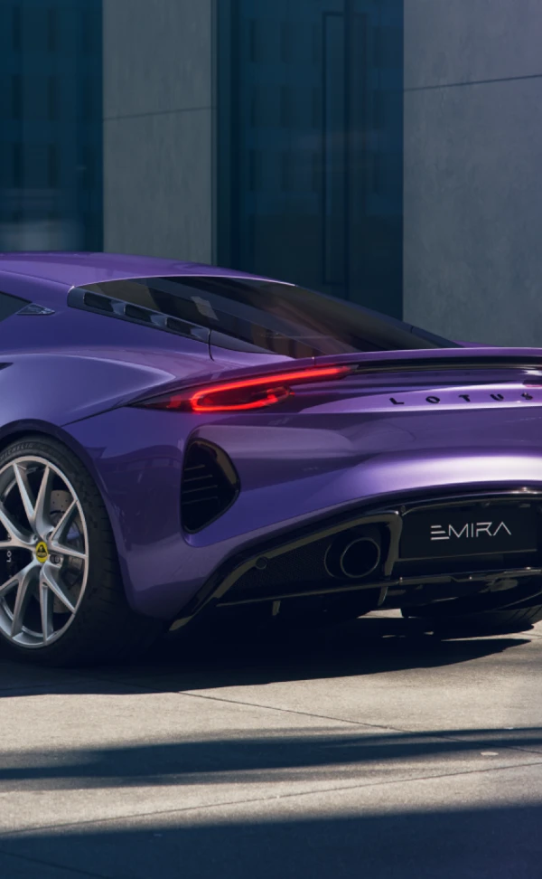 emira-press-models-header-mobile.webp