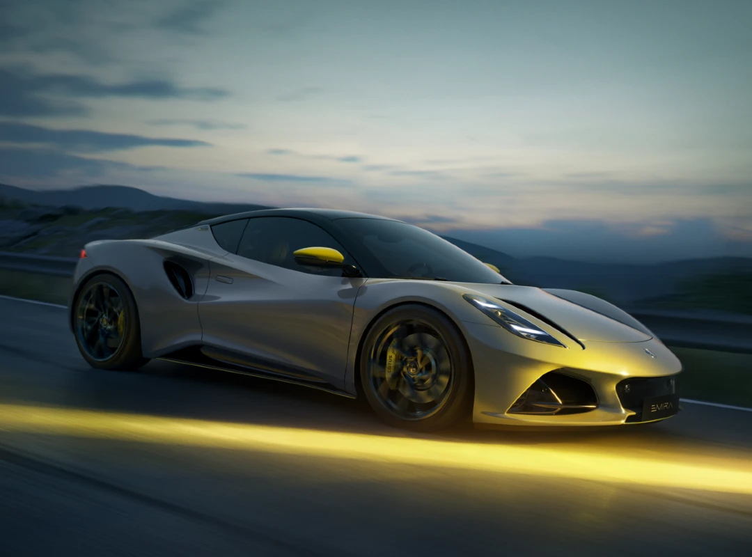 emira-racing-line-grey-yellow-image-slider-1080x800-desktop