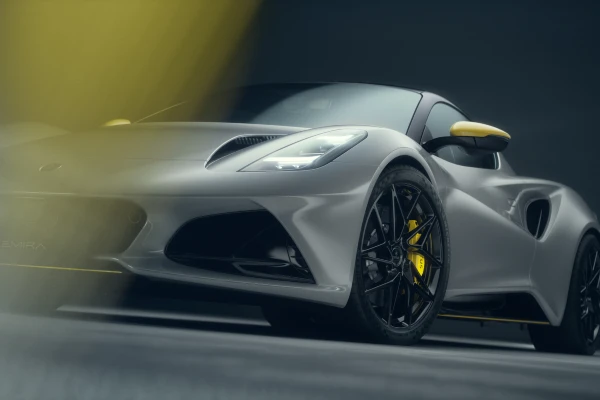 emira-my26-racingline-mobile.webp