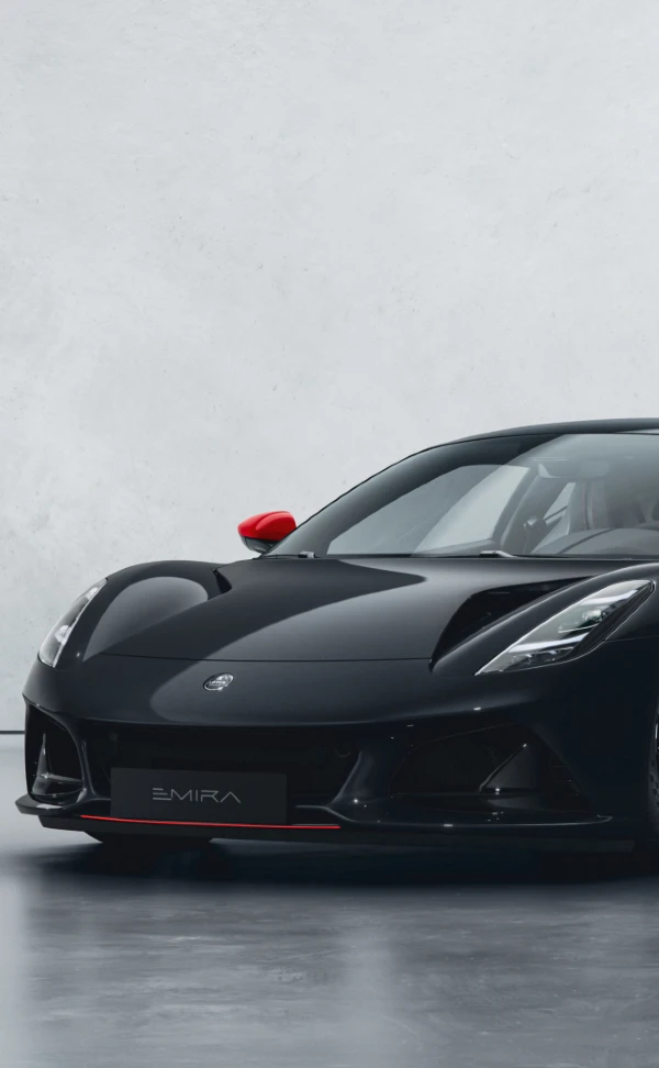 emira-my26-models-hero-racingline-mobile.webp