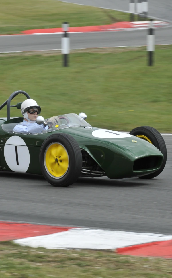racecars-type18-slide2-mobile.webp